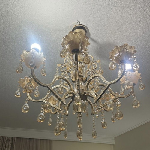 Gold bronze chandelier with 8 sockets like new