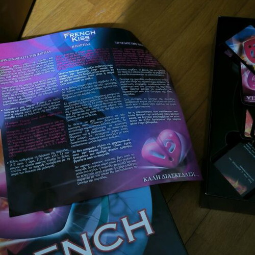 French Kiss party board game like new