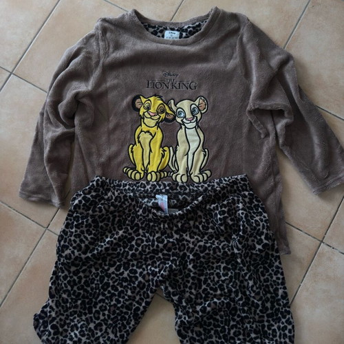 Disney pajamas authentic X-Large like new, brown
