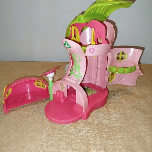 Boot house with minor defects and box