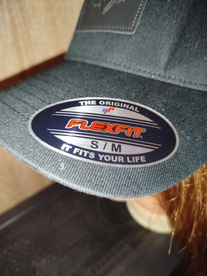 Fox cap new small/medium black with flexfit