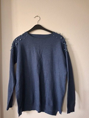 Women's sweater L/XL used, blue navy with pearl details on shoulders