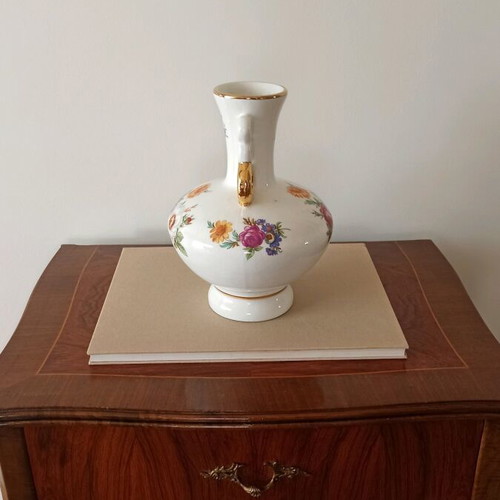 Mulder & Zoon B.V. vase used, porcelain with gold details