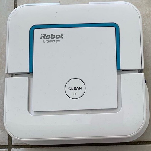 I Robot Braava Jet 240 mop like new with battery and microfiber cloths