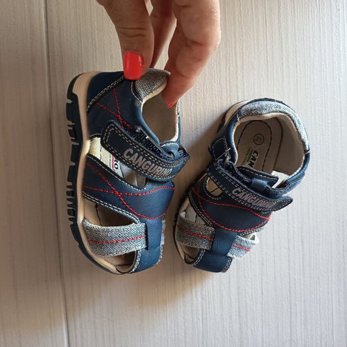Boy's sandals size 21 like new