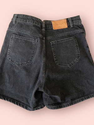 Zara black denim shorts used, size S