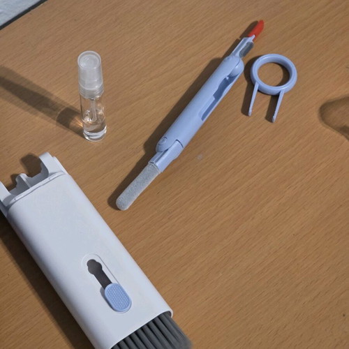 Electronic Cleaning Kit like new, 7-in-1 with brush and keycap puller tool