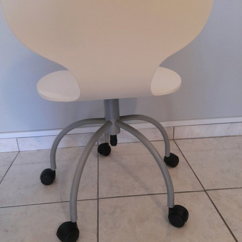 Neoset office chair used, white lacquer, wheeled with adjustable height