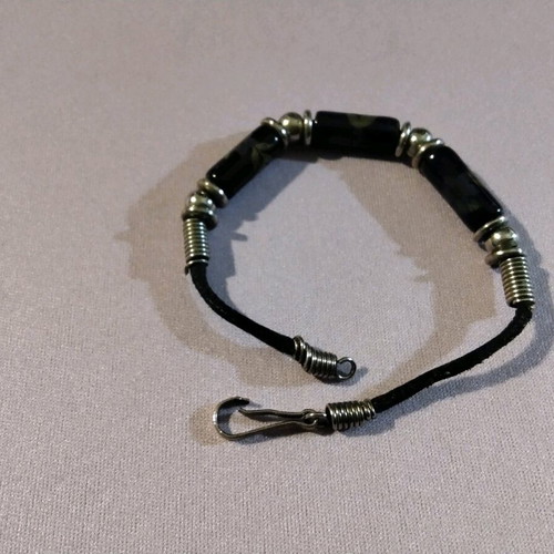 Jewelry set with black ceramic beads and handmade floral decoration, like new