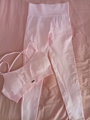 Sports set with scrunch butt leggings and padded top, new, pink, size M-L
