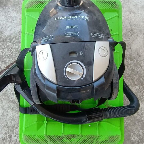 Rowenta Compacteo 1800W vacuum cleaner used with HEPA filter