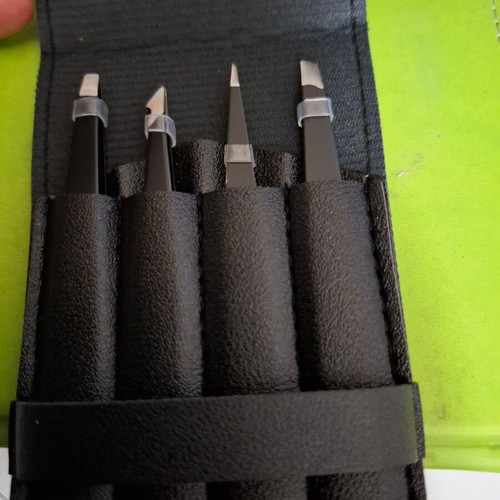 Set of 4 metal tweezers in case new