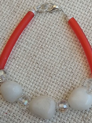 Bracelet with white semi-precious stone, crystals and rubber new