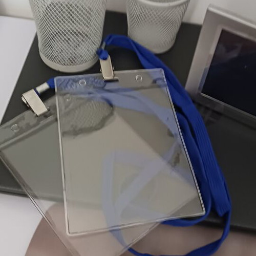 Set of 6 office accessories like new with mouse pad and transparent sleeves