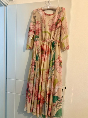 Asos dress like new with built-in waist elastic, beige and pink