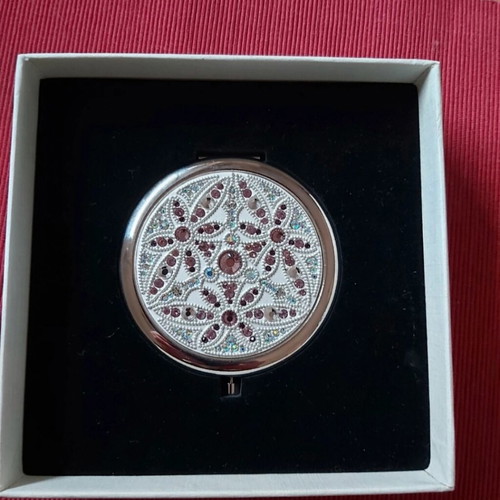 Vanity Fair vintage double pockets mirror new with crystals