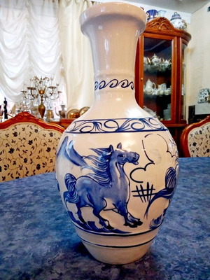 Decorative vase 30 cm height with horse design