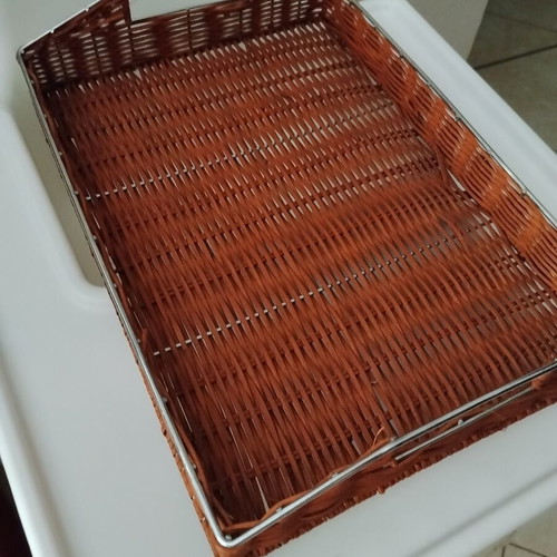 Woven serving tray like new, synthetic rattan with metal frame