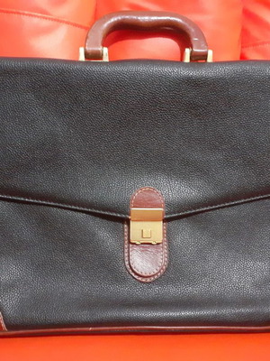 Χαρτοφύλακας δερμάτινος μαύρος σαν καινούργιος με καφέ λεπτομέρειες