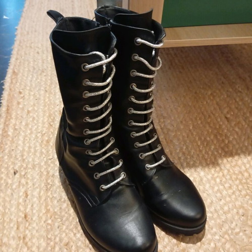 Black high boots used, size 39, with thick heel and silver laces