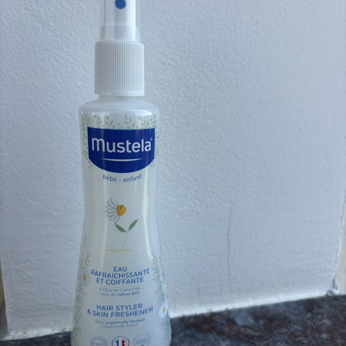 Mustela Hair Styler and Skin Freshener for Babies with Travel Size Gift Set