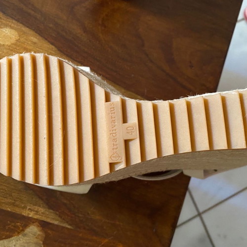 Stradivarius platform shoes new, size 40, beige