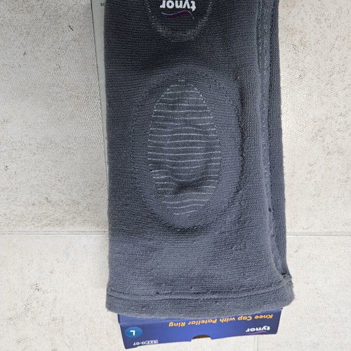 Tynor elastic knee brace like new, with hinges, size large