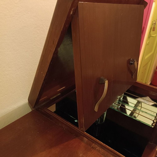 Aristone Radio co. music station used with radio and turntable