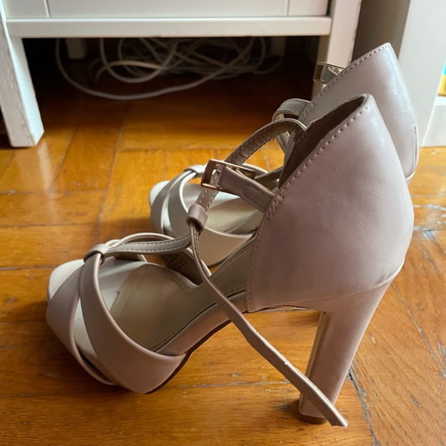 Migato sandals used, nude color, size 36 with buckle