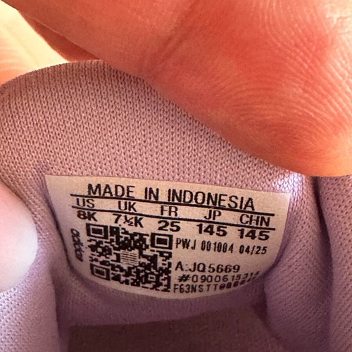 Athletic children's shoes like new