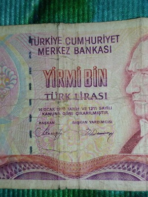 Collectible Turkish lira banknotes used (1970)