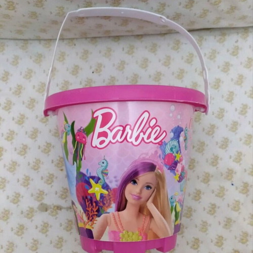 Barbie bucket like new, height 18 cm