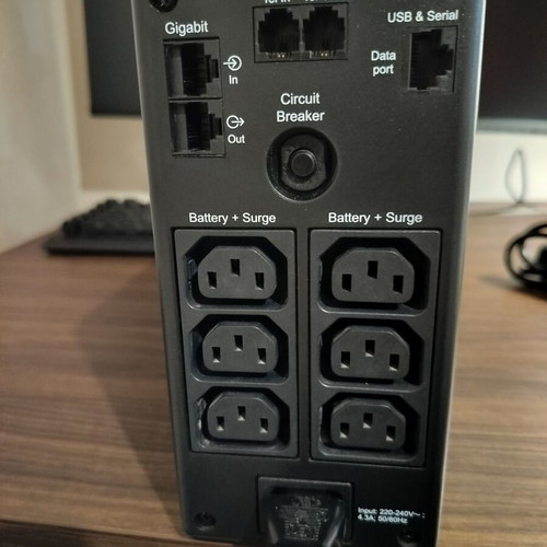 APC Back UPS Pro 650 Line-Interactive 650VA like new with 6 IEC sockets