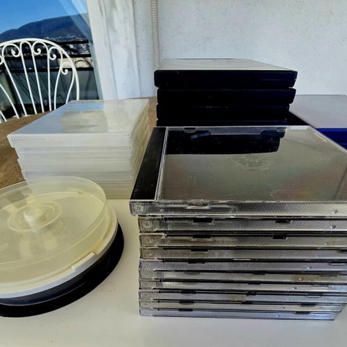 CD cases like new, pack of 750, various sizes and colors