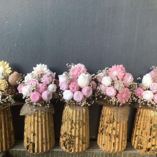 Flower bouquets in vase, personalized for every occasion