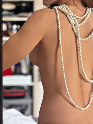 Long pearl necklace like new, white