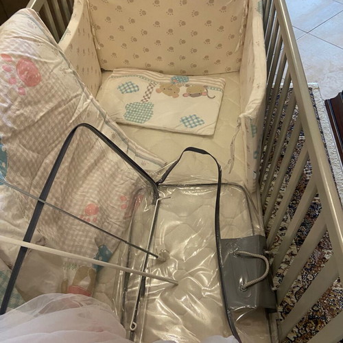 Pre-teen bed like new with accessories