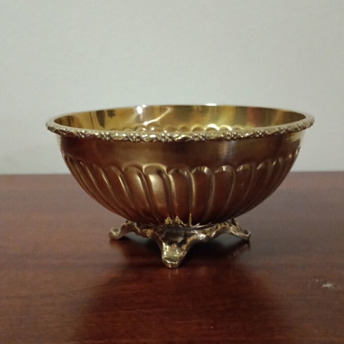 Vintage brass bowl like new with decorative feet
