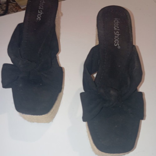 Ideal Shoes platform sandals size 38 black like new