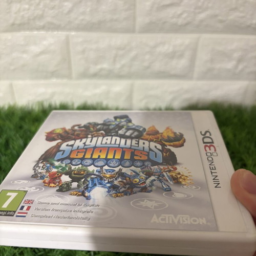Skylanders Giants Nintendo 3DS game used, complete