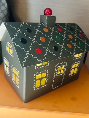 Paper house portatif used, battery operated