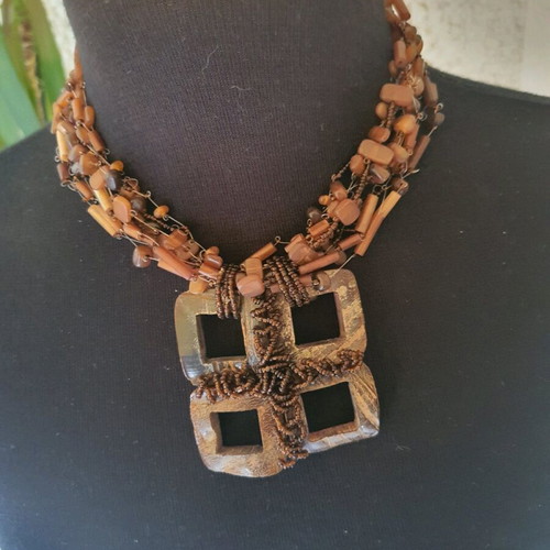 Necklaces new brown and red, set of two pieces