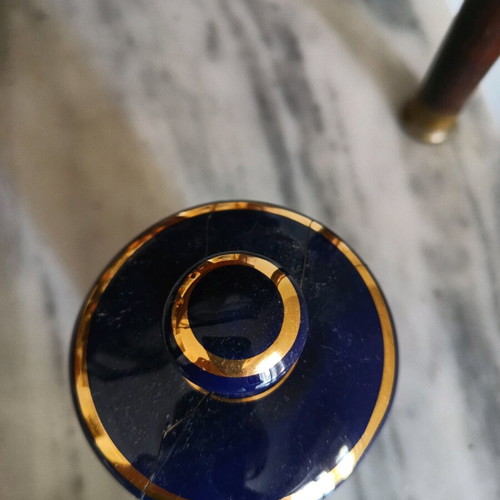 Porcelain pharmacy jar used with broken lid