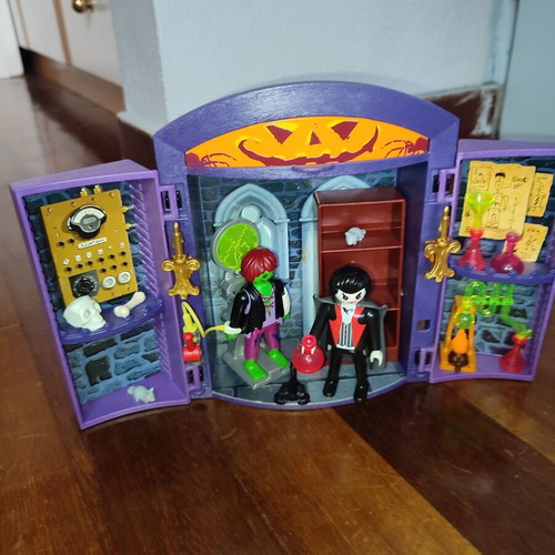 Playmobil play-box haunted house like new, code 5638
