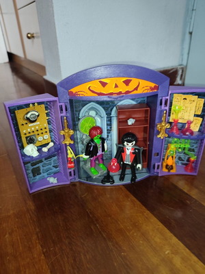 Playmobil play-box haunted house like new, code 5638