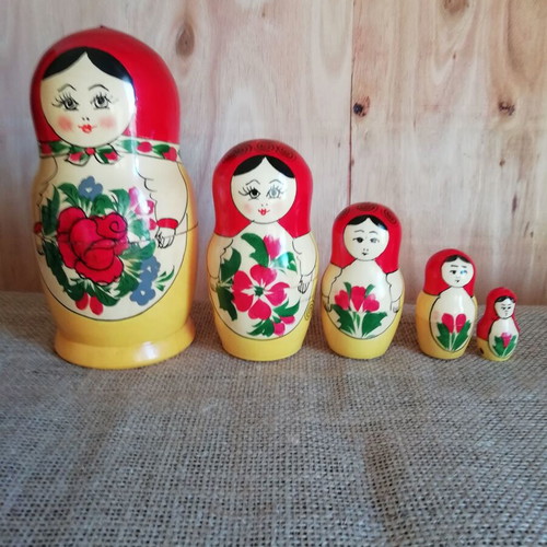Vintage wooden Babushka 5 dolls like new