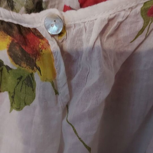 Floral cotton shirt like new, free size, white and red