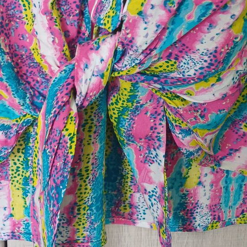 Sleeveless multicolor top with front tie like new