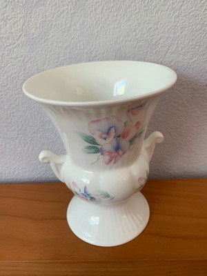 Aynsley vase English porcelain, like new, set of 2 pieces