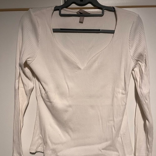 H&M ribbed long sleeve top with sweetheart neckline, like new, size M